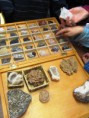 /album/a26-11-zkoumame-horniny-a-mineraly/geolog-5-jpg/